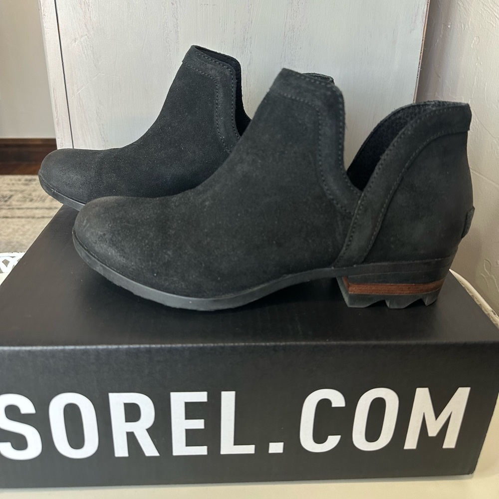 Sorel Lolla Cut-Out Leather Suede Booties Boots 9.5
